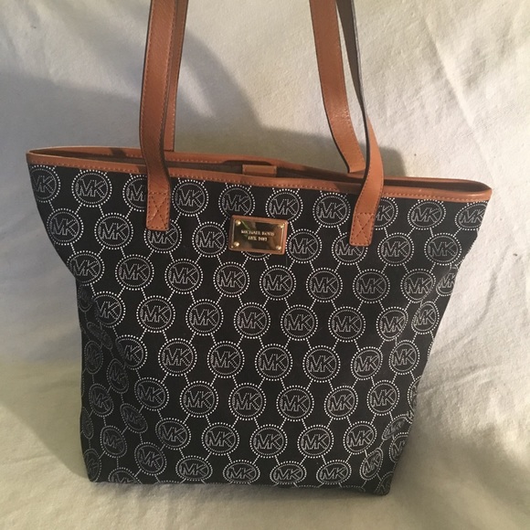 Michael Kors Handbags - NWOT Michael Kors Canvas Tote